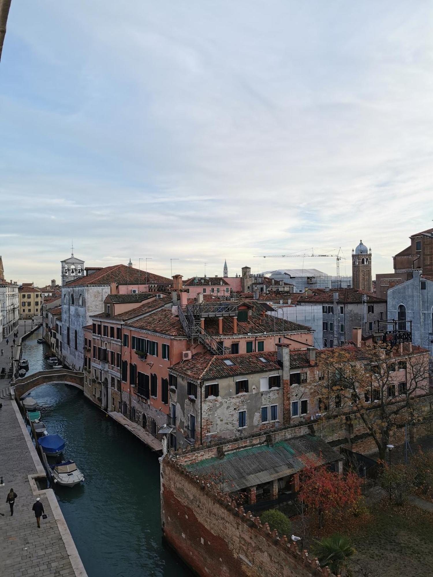 Apartment Large And Bright With Canal View Venedig