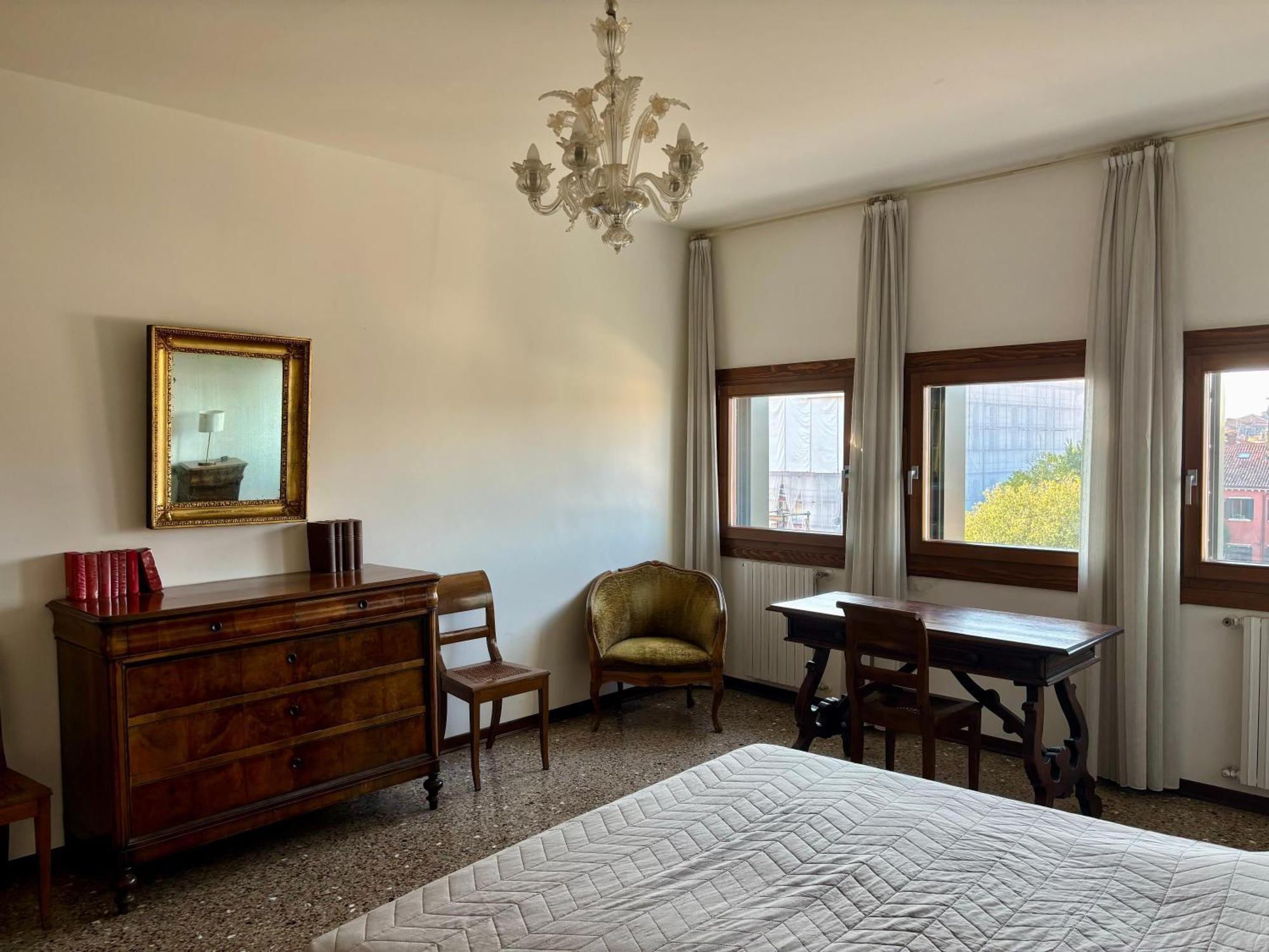 Large And Bright With Canal View * Venedig